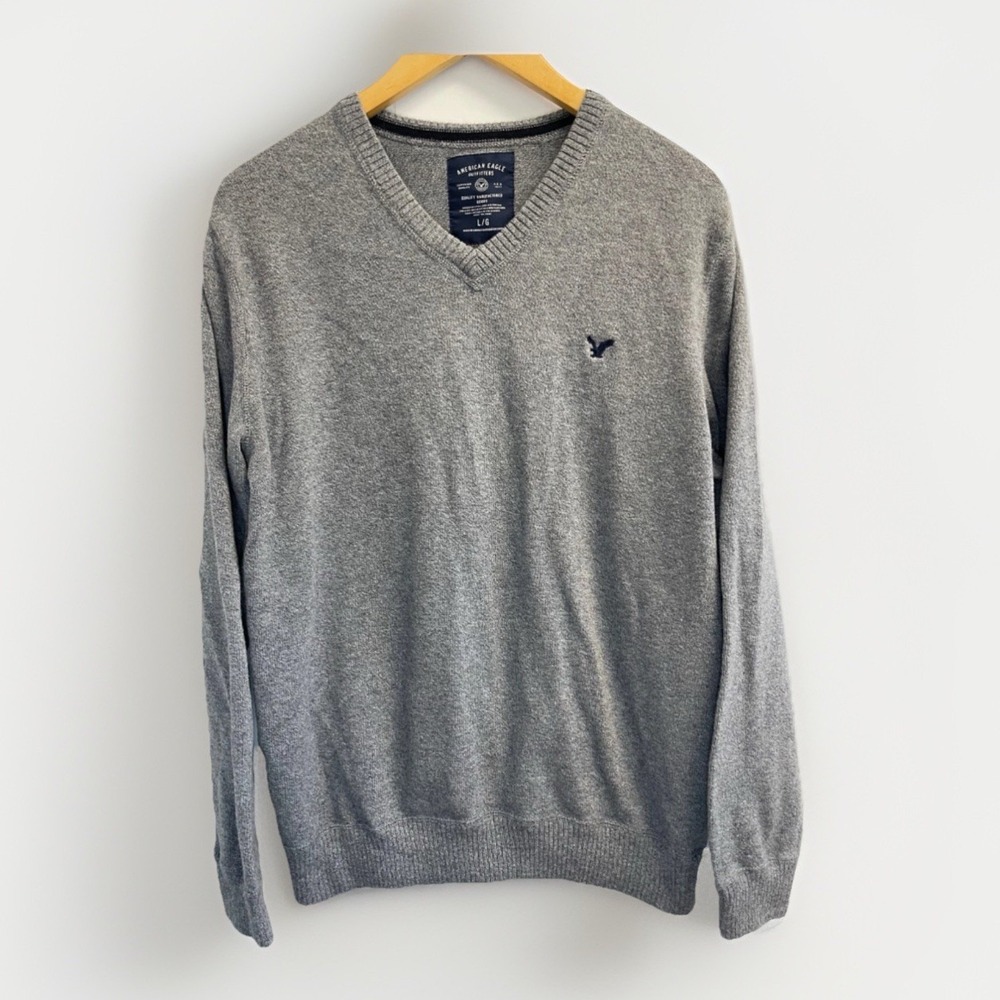 American Eagle Sweater Men's Large‎ Athletic Fit V-Neck Gray Knit w/Logo